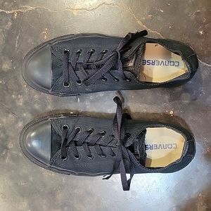 Converse Men's size 6, Women's size 8
